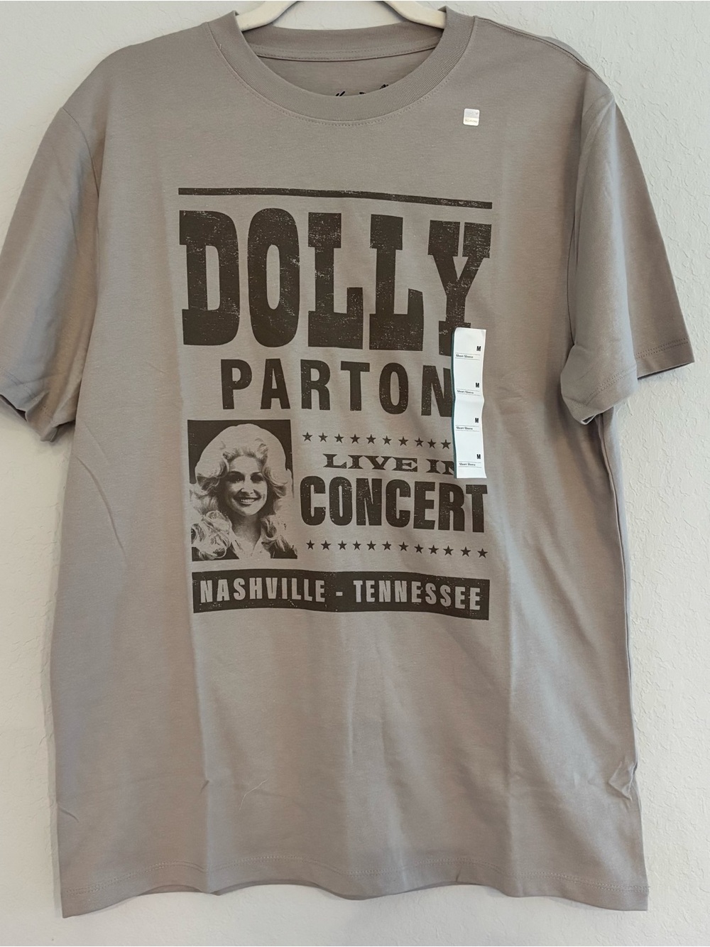 NWT Dolly Parton 'Live in Concert' Tan Brown Band Graphic Tee - Medium